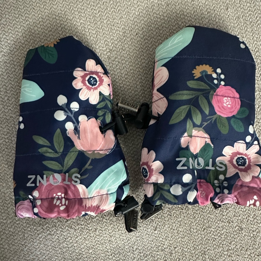 Stonz baby mittens